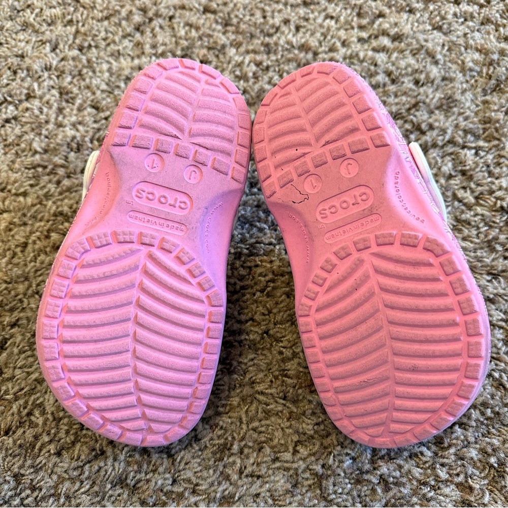 Hello kitty crocs - Picture 2 of 13